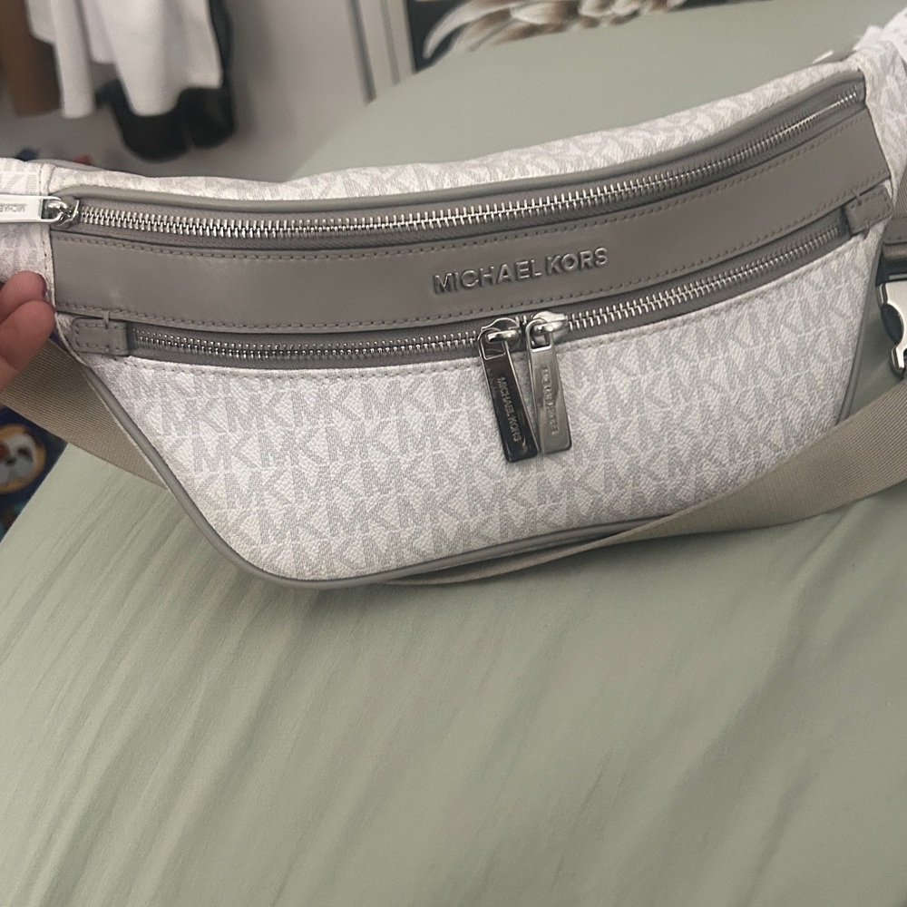 Michael Kors Gray and White Crossbody Bag